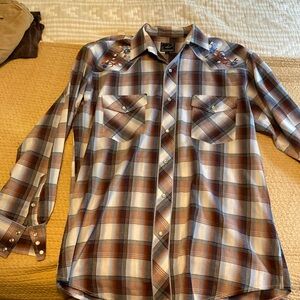 Large Roper pearl snap with floral embroidery